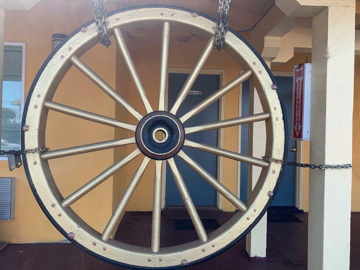 Wagon Wheel Motel Salinas Kültér fotó